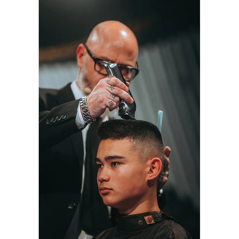Wahl Professional Cordless Senior Clipper + Cordless Detailer Li Trimmer Duo - Image 12